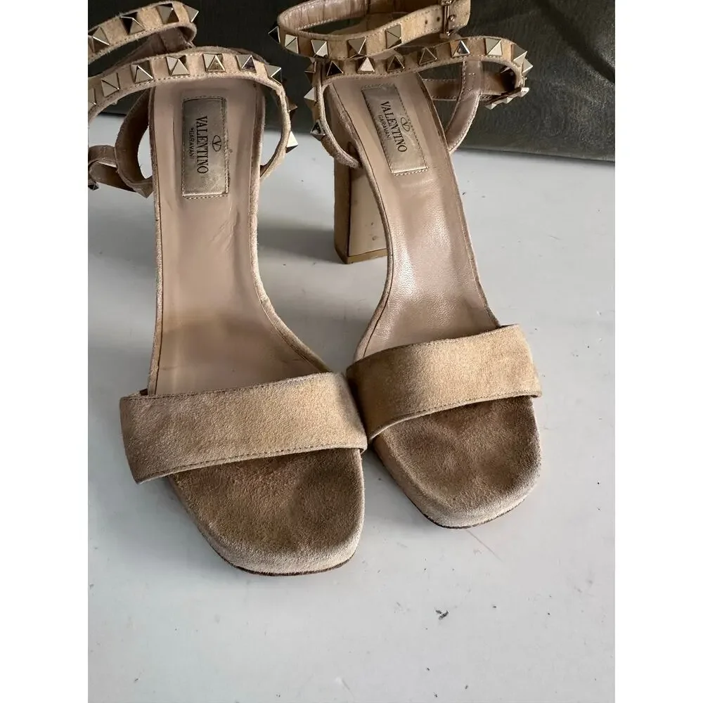 Valentino Garavani Rockstud Nude Suede Block Heel Sandals